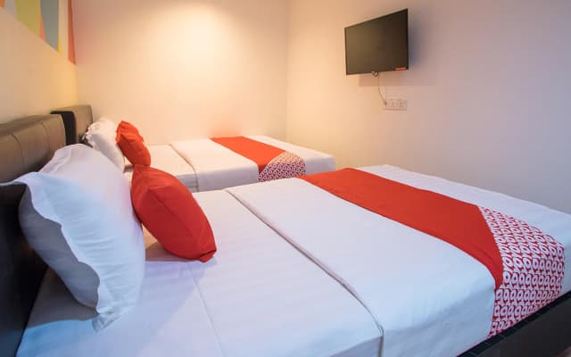 Hotel O Taj (seksyen 13)