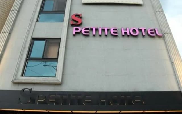S Petite Hotel