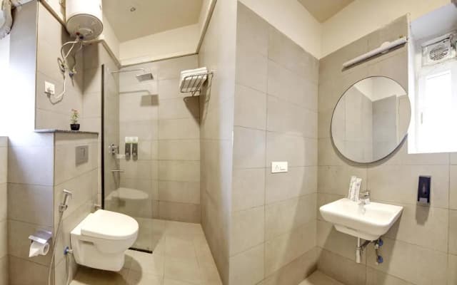 Saltstayz Select - Golf Course Road & Sector 27