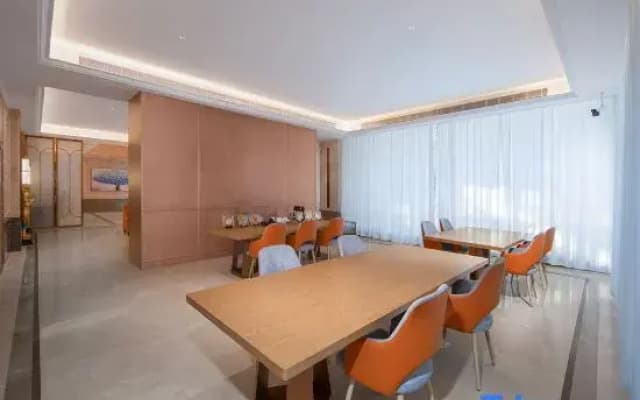 Vienna Hotel (Xishuangbanna Mengla Center Road Branch)