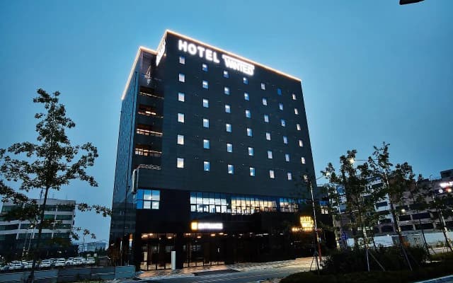 Hotel Wanted