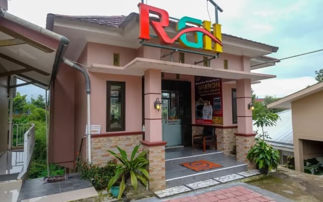 RedDoorz Syariah Near Taman Rekreasi Kalianget Wonosobo