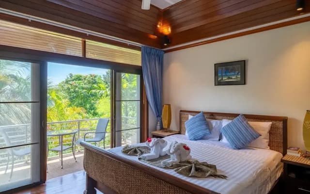 4BR Villa beach walking distance KBR44