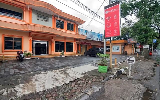 RedDoorz near Tegalega Bandung