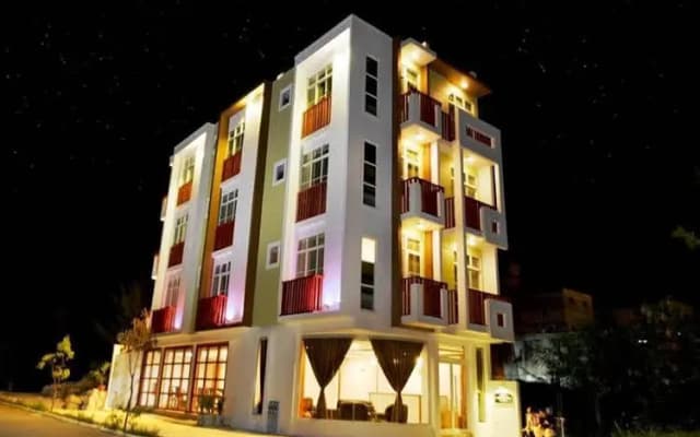Отель Airport Comfort Inn Premium