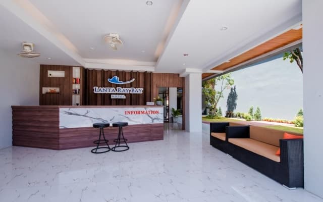 Lanta Ray Bay Hotel