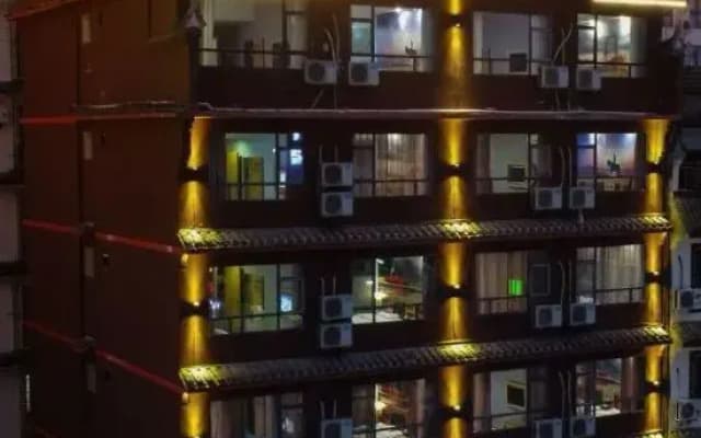 Junshang Hotel (Yangshuo West Street Store)