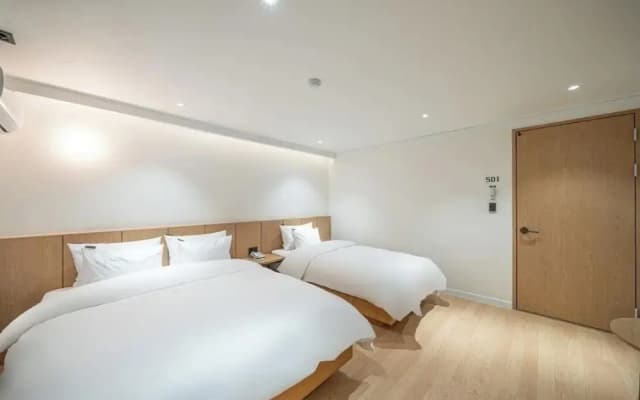 Brown Dot Hotel NamGumi