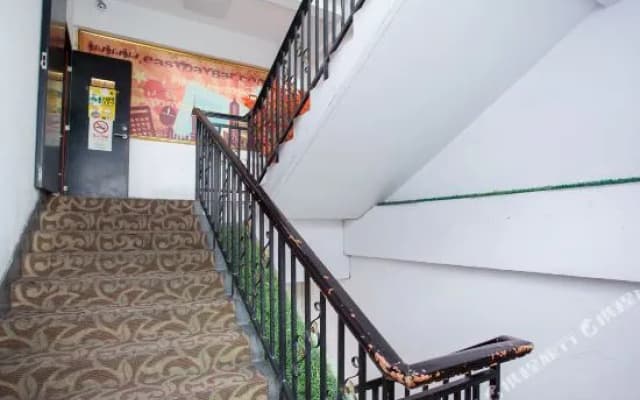 Lihao Hotel & Youth Hostel (Caohejing Development Zone Subway Station)