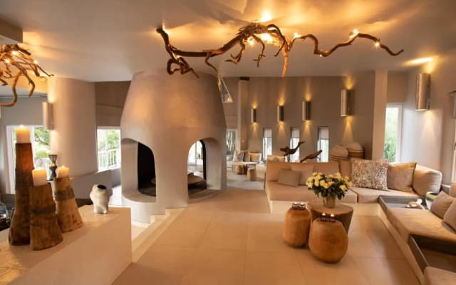 Clifftop Exclusive Safari Hideaway