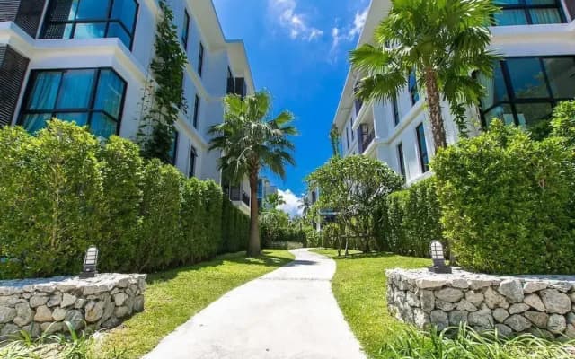 Steps from the Ocean and MainStreet C140