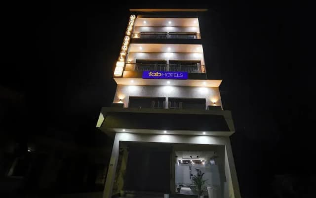 Fabhotel Regal