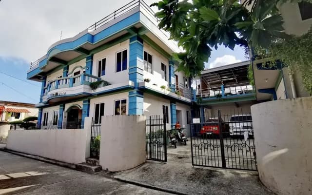 Den Den Guesthouse