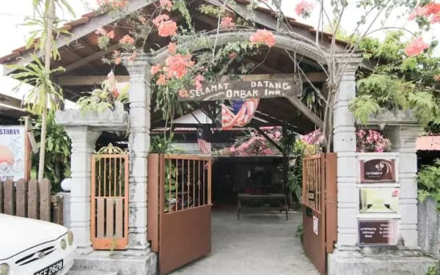 Oyo 44084 Ombak Inn Chalet