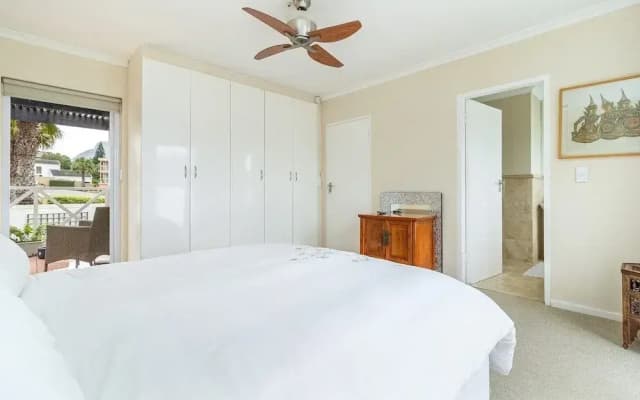 3 Bedroom Family Home - Houtbay