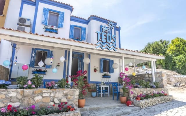 Delos Hotel