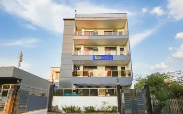 Fabhotel Rr Premium