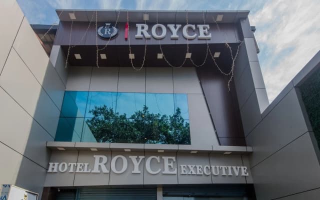 OYO 9327 Royce Executive