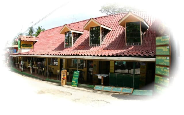El Sano Banano Beachside Hotel