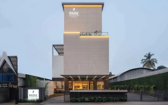 Park Inn & Suites By Radisson Thrissur East Fort