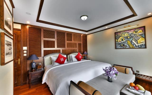 Heritage Cruises Cat Ba Archipelago