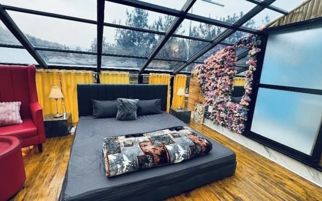 XTSY Travellers Hostel