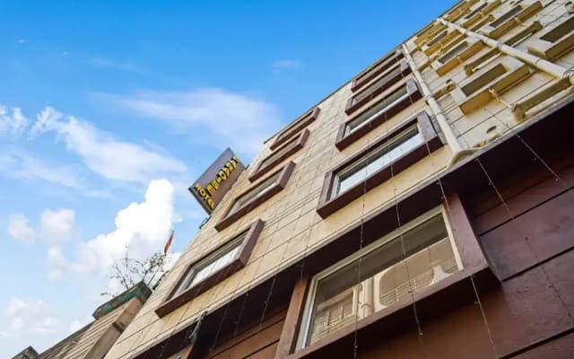 Collection O Hotel Paradise Near Chinar Park