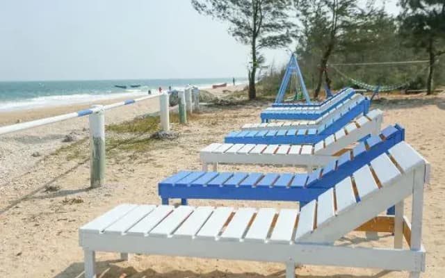 Youdu Time Seaview Inn (Weizhou Island Shell Beach)