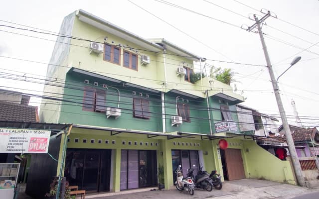 OYO 3707 Halona Guesthouse