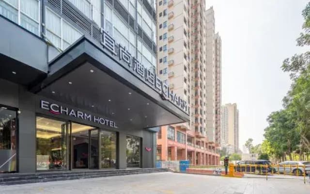 Echarm Hotel (Zhanjiang Seaside Avenue Zhong Jiangnan Shijia)