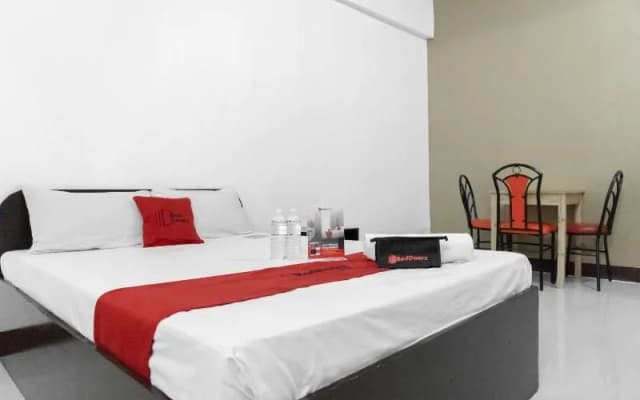 RedDoorz near SM City Muntinlupa