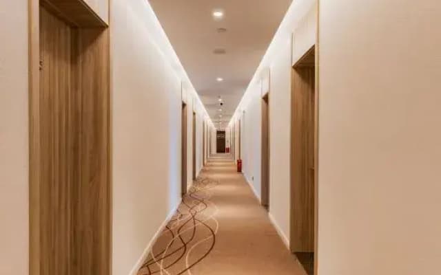 HanTing Hotel (Zhengding Ancient City South Gate)