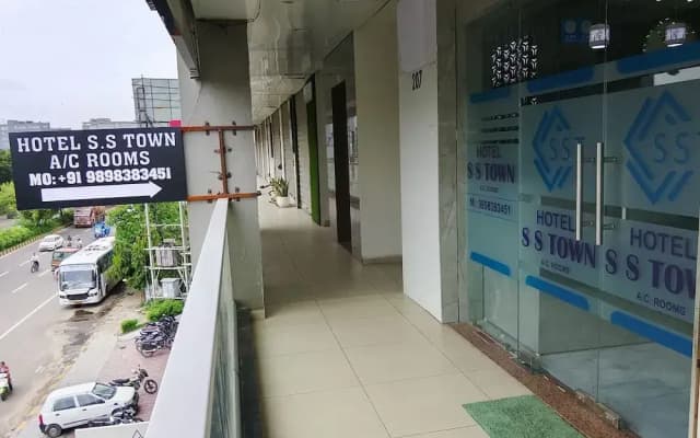 Hotel S S Town