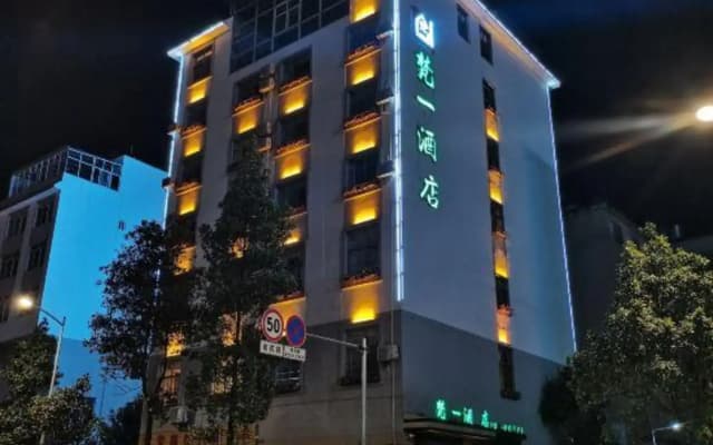 A hotel qujing brahman