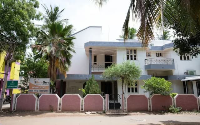 OYO 16836 Royal Home Stay