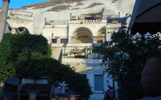 Lalezar Cave Hotel
