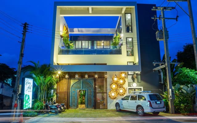 River Art Hotel