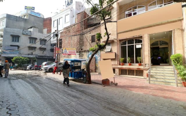 OYO 24073 Hotel Hari Darshan