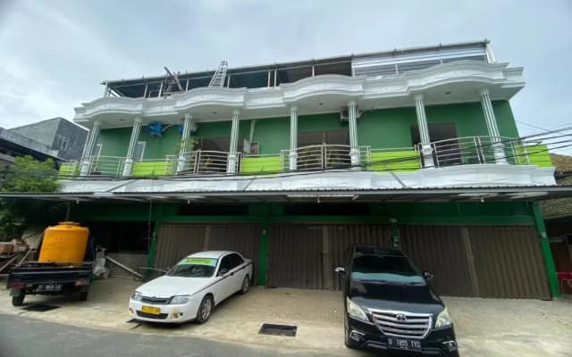 RedDoorz Plus near Siloam Hospital Balikpapan