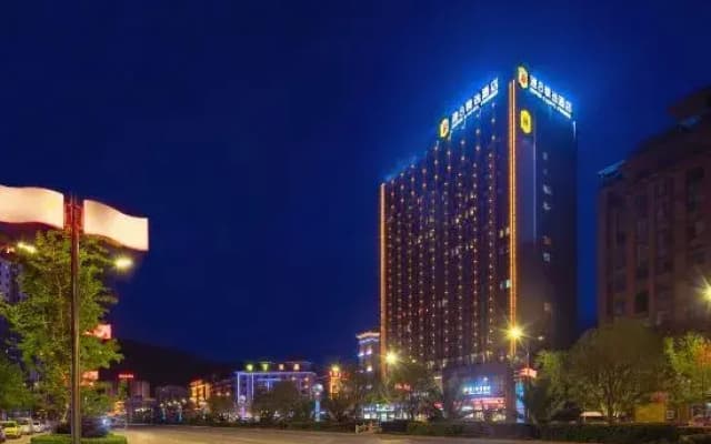 Super 8 Hotel Premier