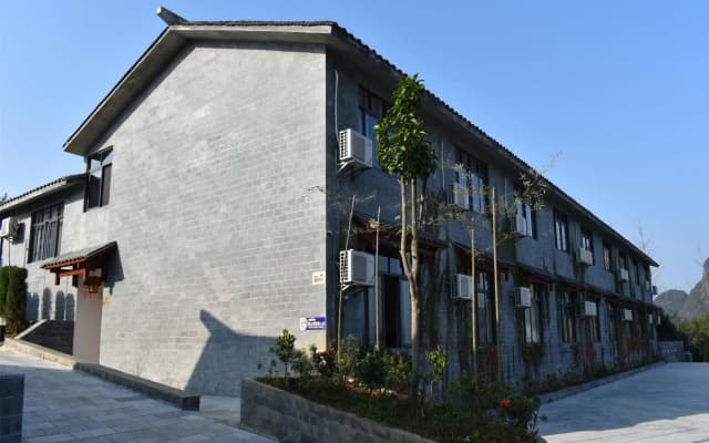 Yangshuo Mountain Top Retreat