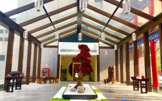 Redwood International Hotel