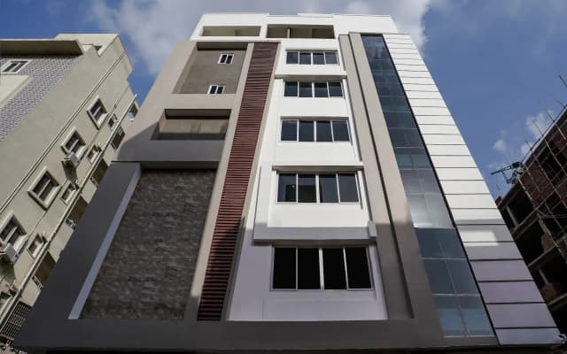 OYO 14745 Veeraj Suites