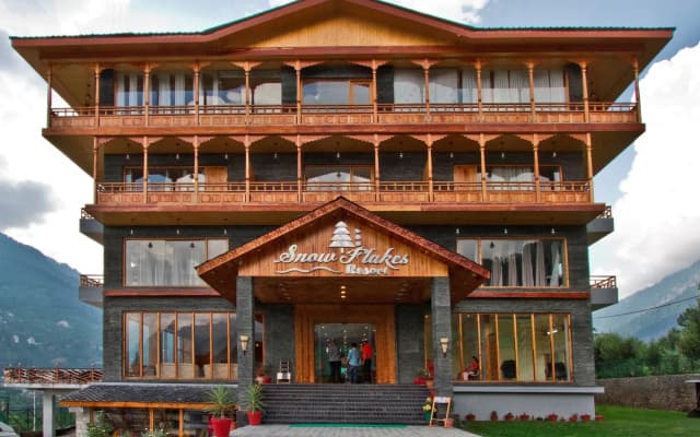 Snow Flakes Resort And Spa Centrally Heated Luxury Resort