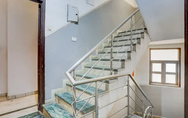 Hotel O East Punjabi Bagh Near Metro Station