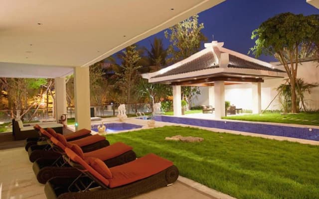 Jinghai Hotel & Resort