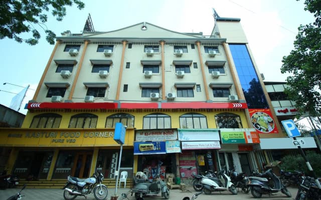 OYO 9240 Hotel Crystal Inn