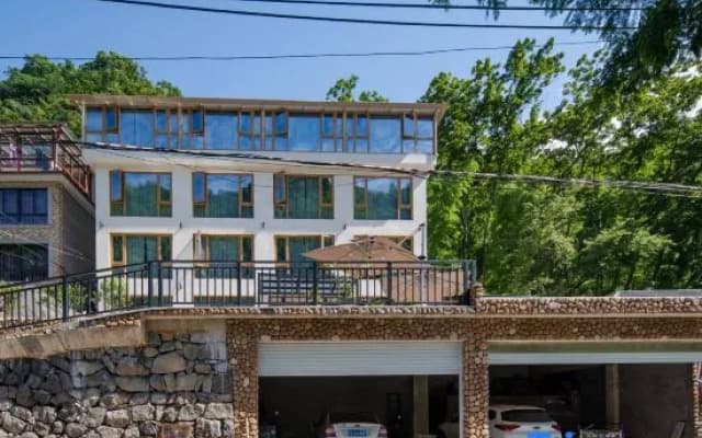 Anji Yuanxi Shanshe B&B
