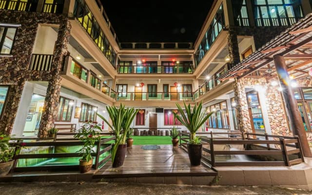 Bentong Eco Wellness Resort 14Room 69Pax by Verano Homestay