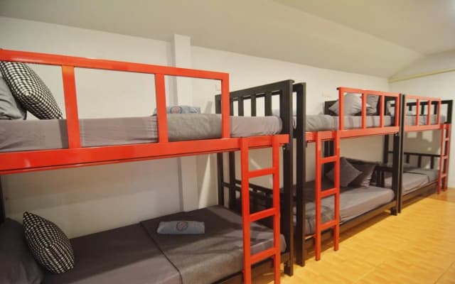 Lanta Hostel - Adults Only